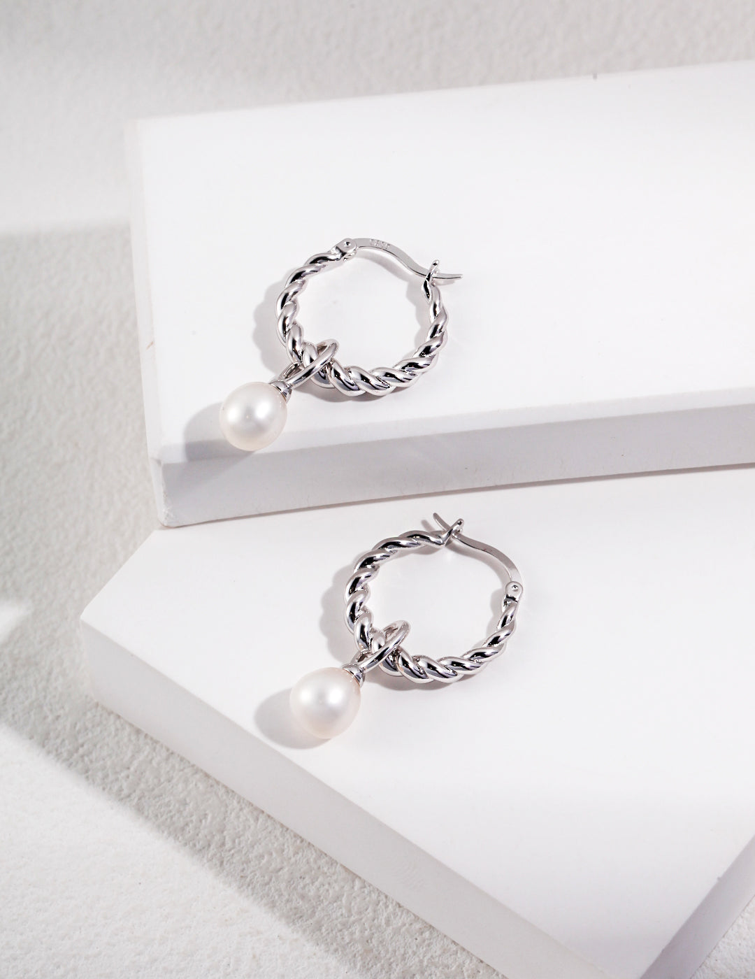 Pear Shape Pearl two way Earrings