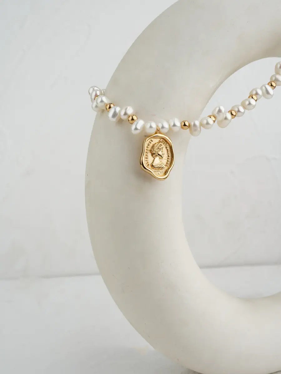 Seal Lacquer Pearl Necklace