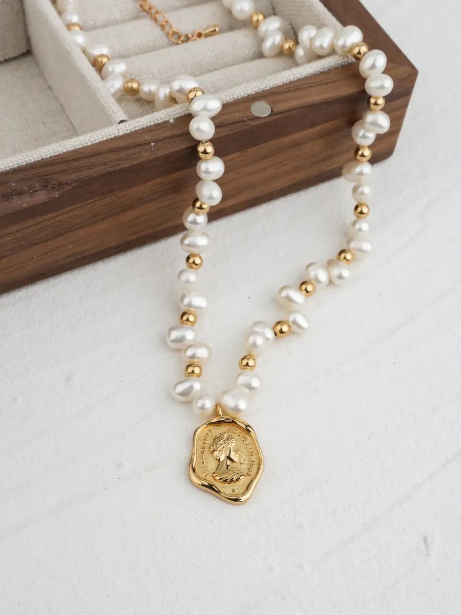 Seal Lacquer Pearl Necklace
