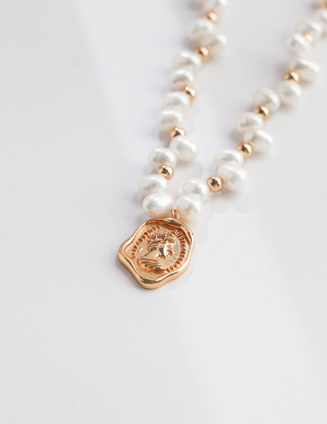 Seal Lacquer Pearl Necklace